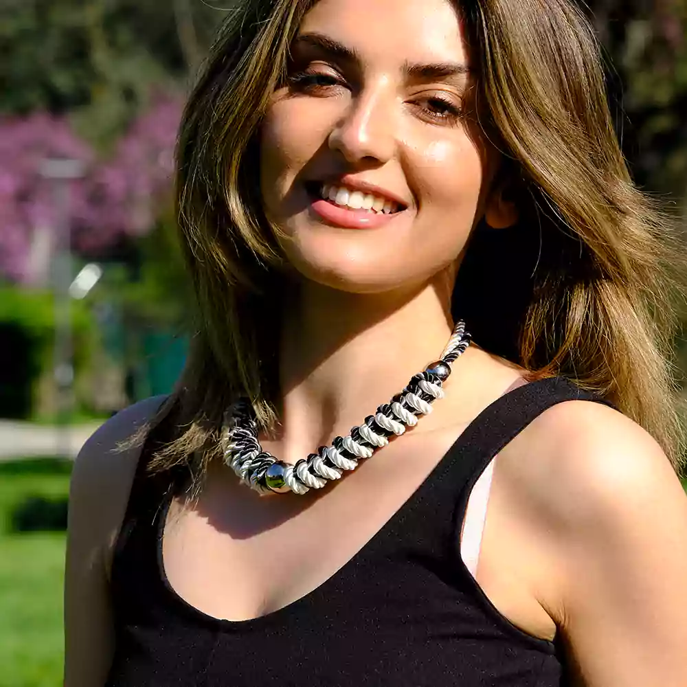 Vianoria Çift Renkli El Yapımı Özel Tasarım Kolye - Görsel 2